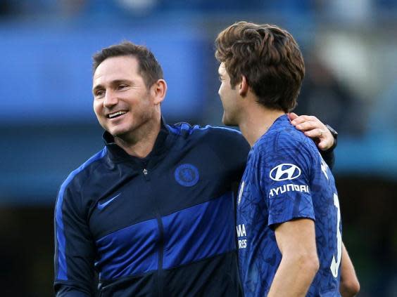 Chelsea coach Frank Lampard (left) with defender Marcos Alonso (Getty Images)