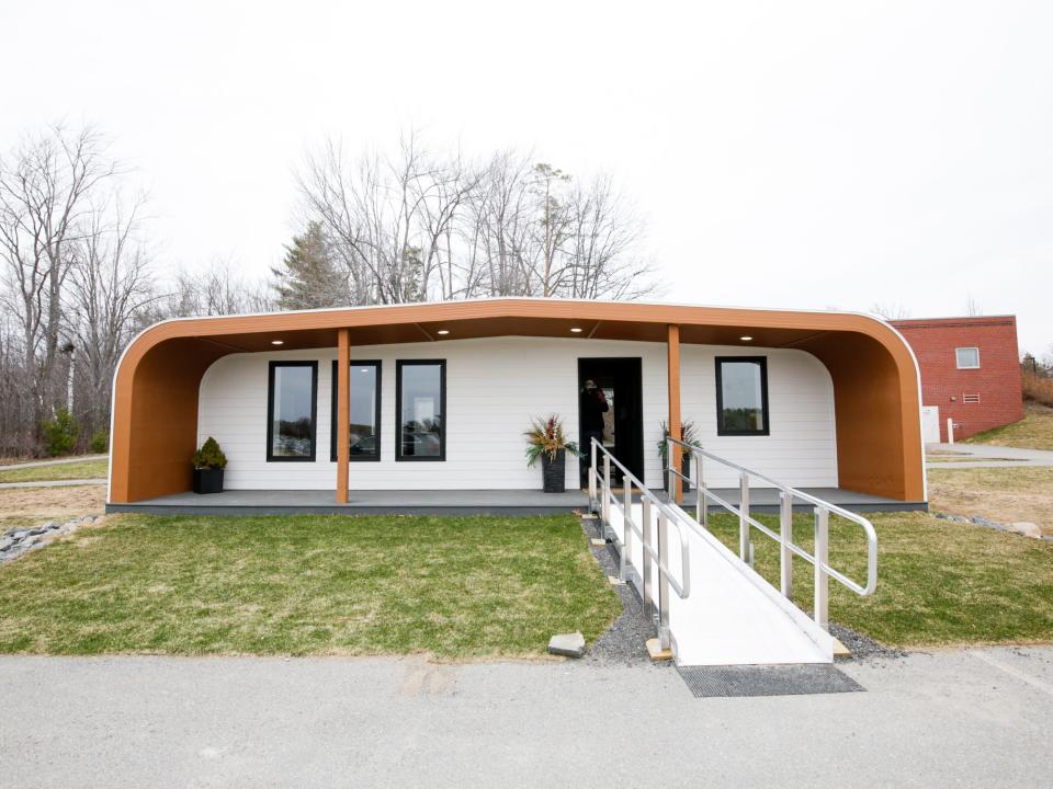 In den USA hat die Universität Maine bereits im Jahr 2022 ein Tiny-Haus 3D-gedruckt.  - Copyright: Brittany Chang/Business Insider