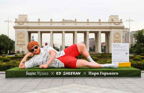 The Ed Sheeran statue currently located in Gorky Park, Moscow (Yandex Music)