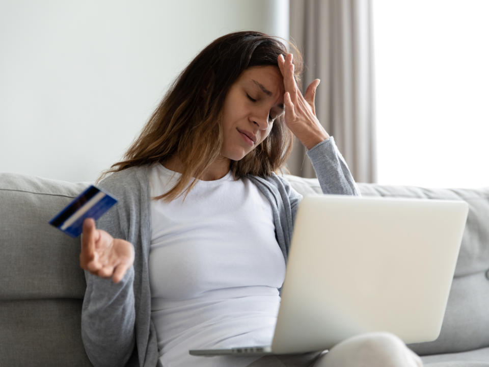 Im Internet kommt es häufig zu Betrugsfällen. (Bild: fizkes/Shutterstock.com)