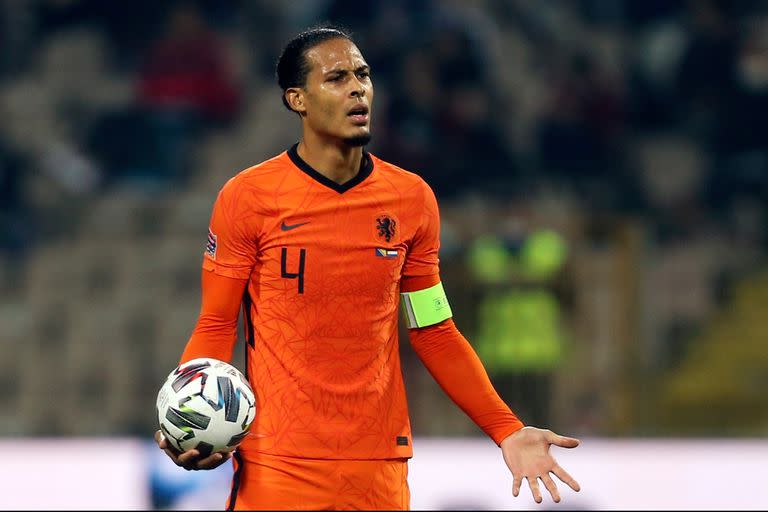 Virgil van Dijk hace un gesto durante el partido que disputaron Holanda y Bosnia Herzegovina por la Liga de las Naciones de la UEFA