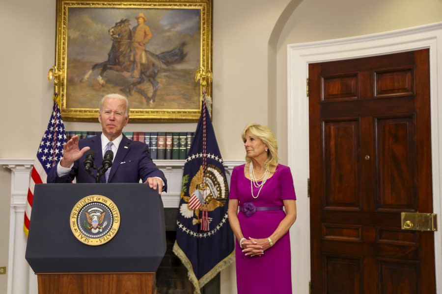 Regular las armas: Biden firma ley