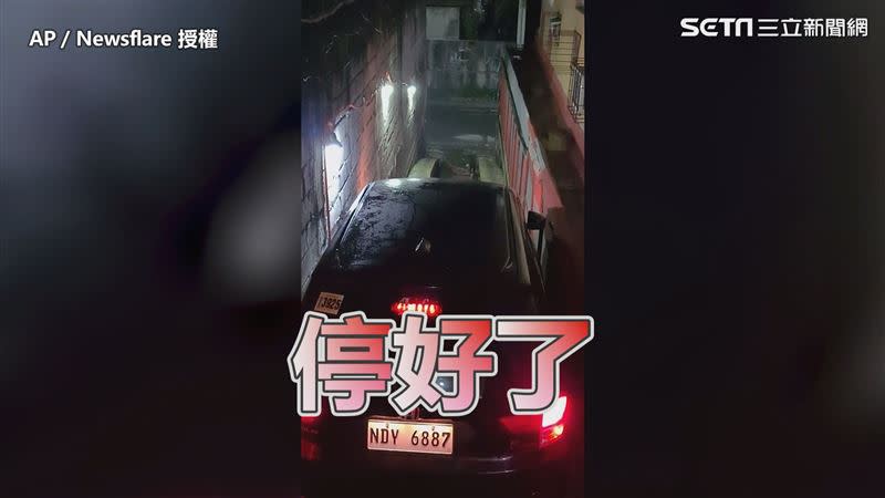 停好車後車門都緊貼牆面無法開啟。（圖／AP／Newsflare 授權）