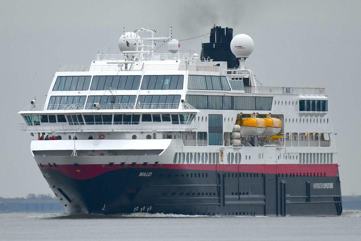 Norwegian Cruise Ship Loses Navigation Ability After 'Rogue Wave