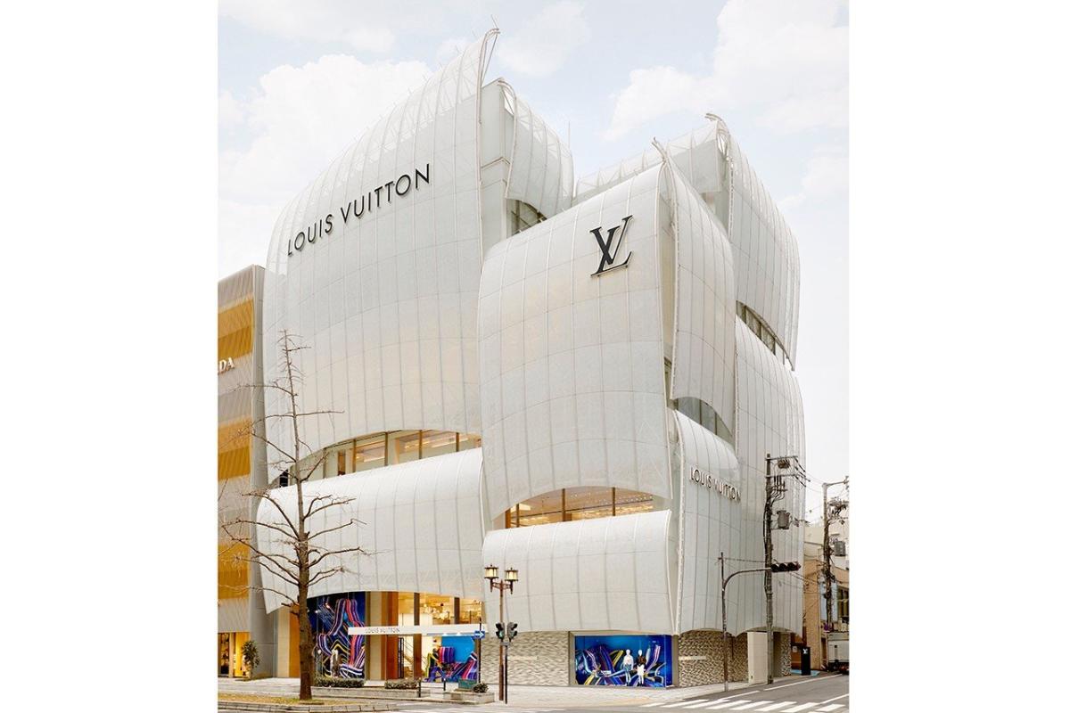 SURPRISING THING ABOUT LV TOKYO GINZA STORE! 