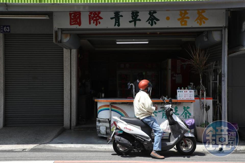 「國際青草茶」被在地人笑稱是嘉義飲料界的得來速。