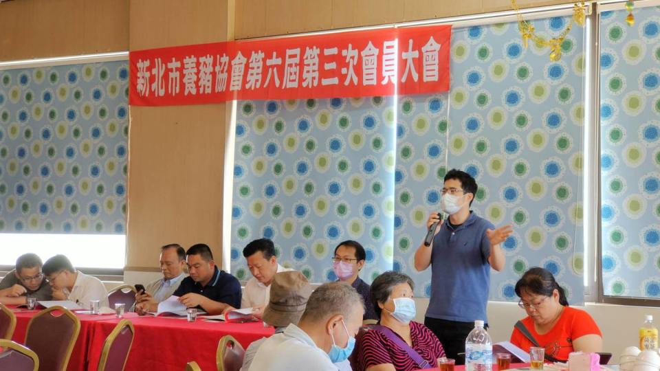 新北市動保處進行豬隻防疫宣導。   圖：新北市動保處提供