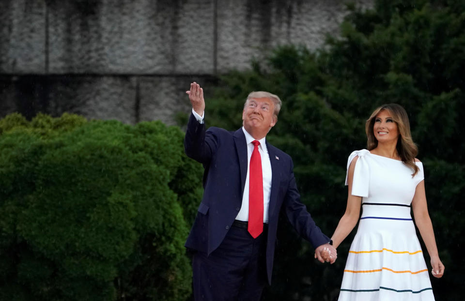 Donald und Melania Trump bei der Ankunft am Lincoln Memorial (Bild: Reuters/Joshua Roberts)