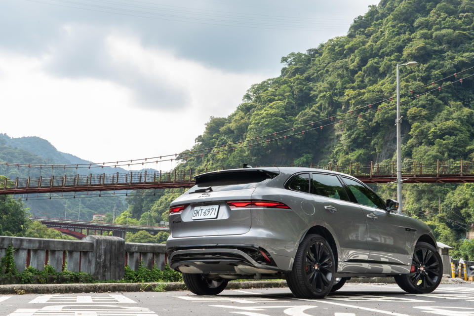 若考量非主流的豪華中大型休旅車款，Jaguar 小改款 F-Pace 確實是個好選擇。