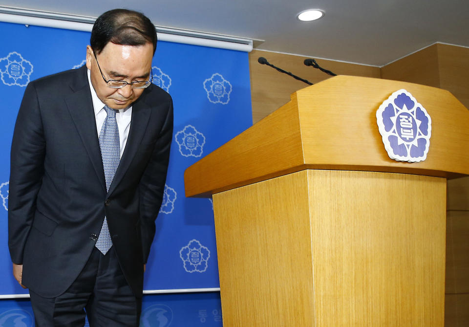 South Korean Prime Minister Chung Hong-won bows to the nation after offering his resignation at the Central Government Complex in Seoul, South Korea, Sunday, April 27, 2014. Chung offered to resign Sunday over the government's handling of a deadly ferry sinking, blaming "deep-rooted evils" and societal irregularities for a tragedy that has left more than 300 people dead or missing and led to widespread shame, fury and finger-pointing. (AP Photo/Yonhap) KOREA OUT