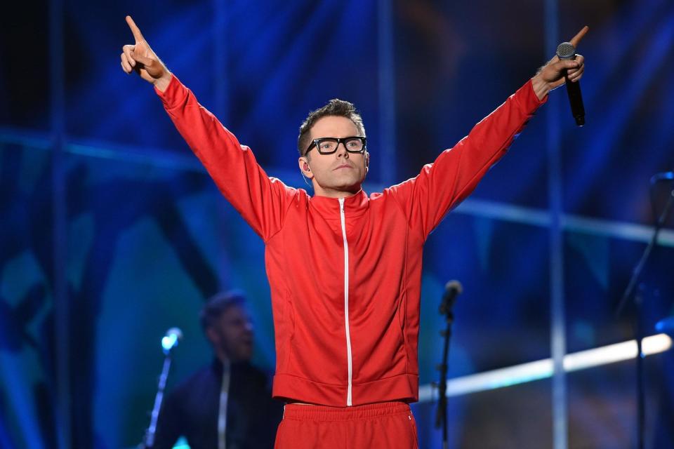 Dancing with the Stars contestant Bobby Bones injures himself three times: 'There was blood and a tooth'