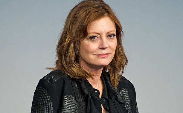 <p>Sarandon tuvo palabras para Trump en enero, diciendo: “Me recuerda a un tío borracho en una boda, que se levanta y empieza a hablar y le encanta la multitud y sigue y sigue y sigue y dice lo que puede para obtener una reacción. Es como un personaje de una novela de Kurt Vonnegut; No puedo ni siquiera referirme a él en serio ”.</p>