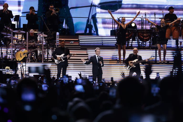 Luis Miguel, durante su primera noche en el Movistar Arena