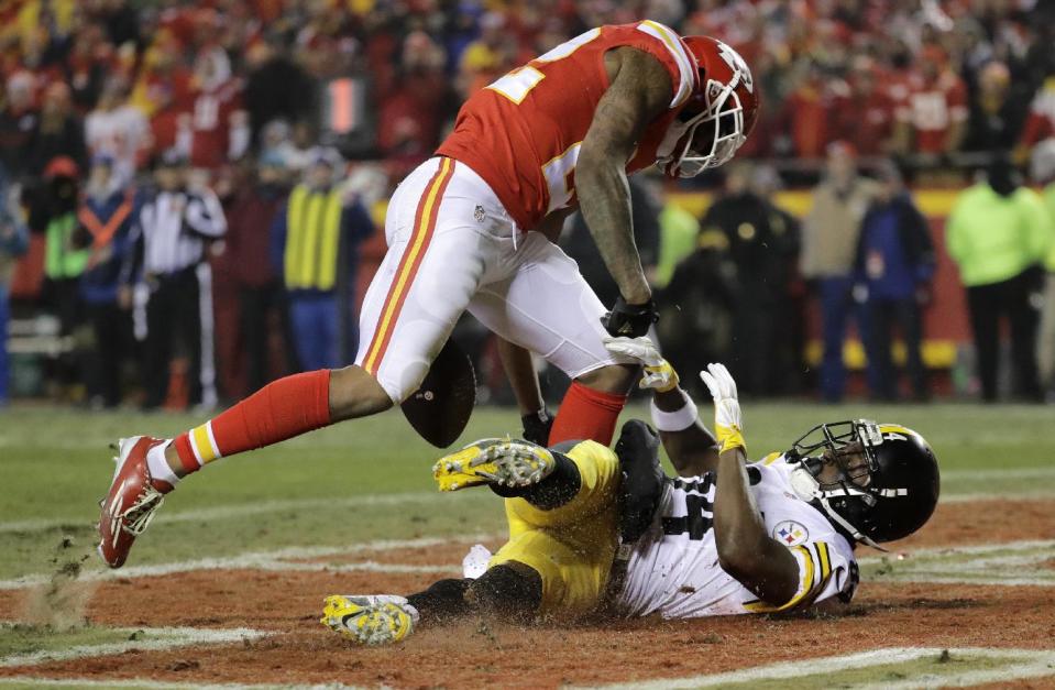 Kansas City Chiefs cornerback Marcus Peters, left, breaks up a pass in the end zone intended for Pittsburgh Steelers wide receiver Antonio Brown, right, during the first half of an NFL divisional playoff football game Sunday, Jan. 15, 2017, in Kansas City, Mo. (AP Photo/Charlie Riedel)