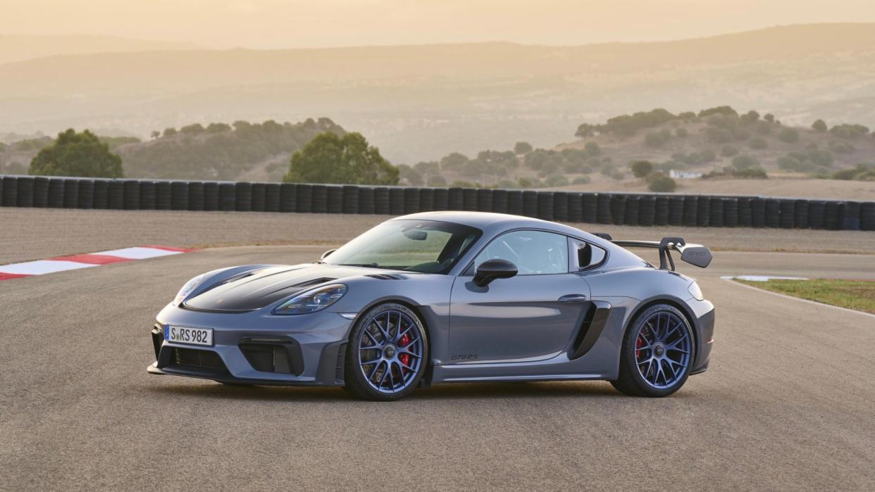 Porsche Cayman GT4 RS