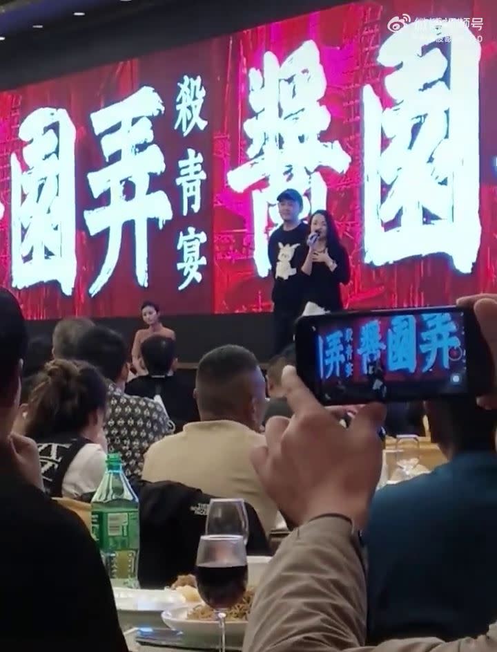 章子怡落淚感謝陳可辛導演。（圖／翻攝自微博）