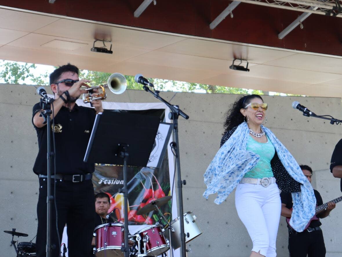 A live band entertains the crowd at Leamington's Seacliff Park for the region's first Migrant Worker Day Festival. (Jennifer La Grassa/CBC - image credit)