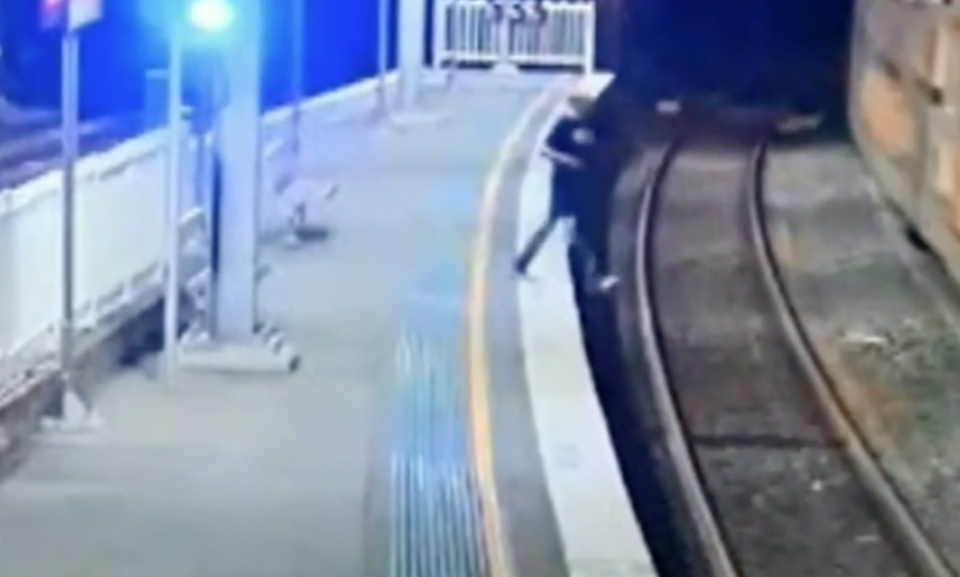 The man can be seen walking off the platform. Source: Nine News