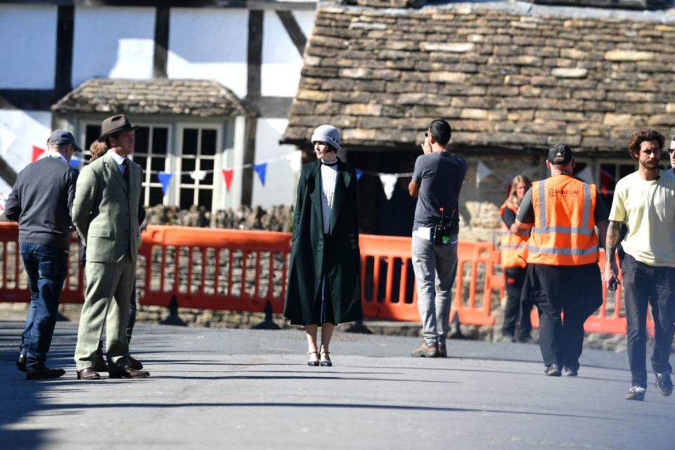 7) Here's another shot of Michelle Dockery on set in that same outfit.