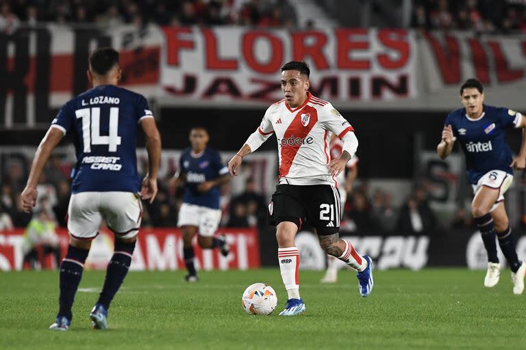 Esequiel Barco en la última actuación de River por Copa Libertadores; tras la derrota en el superclásico, el equipo millonario afrontará una visita de riesgo a Libertad en Paraguay.