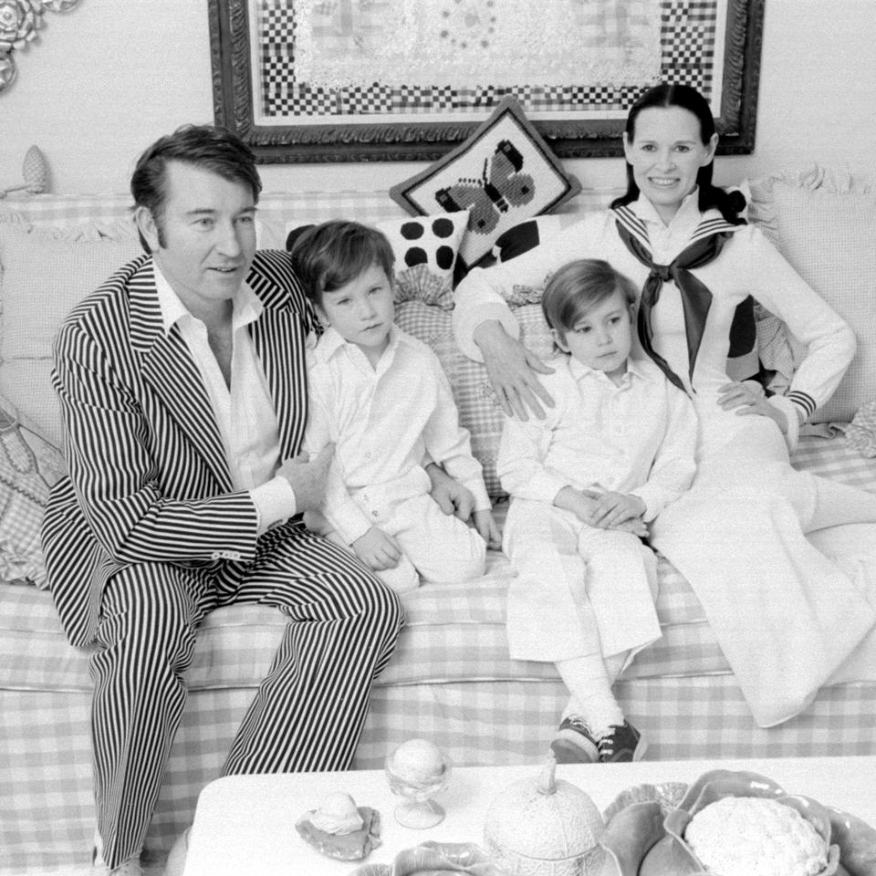 Cooper Family Portrait (Jack Robinson/Hulton Archive / Getty Images)