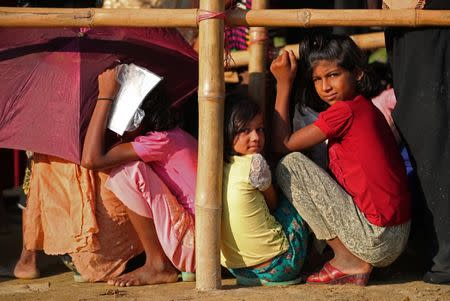 Rohingya refugees line up to receive humanitarian aid in Balukhali refugee camp near Cox's Bazar, Bangladesh, October 23, 2017. REUTERS/Hannah McKay