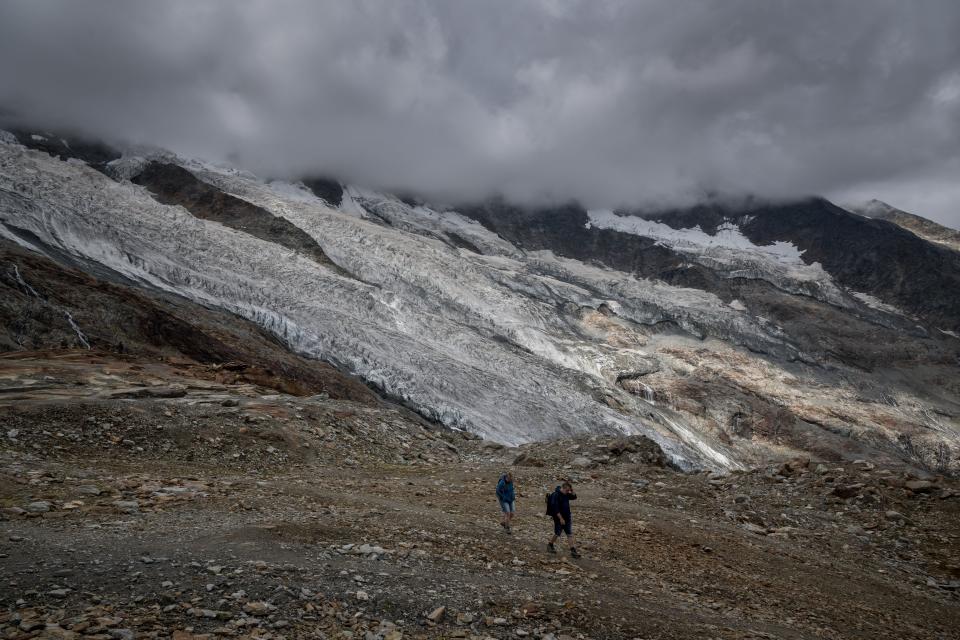 瑞士冰川景觀壯麗，但受熱浪影響，目前正以極快速度消融中。（AFP）