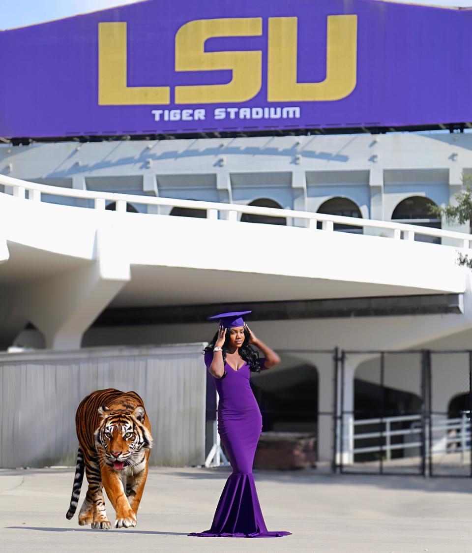 Ronlonda Robinson also wanted to be the first to Photoshop the school’s mascot into her photos. (Photo: Patrick Griffin)