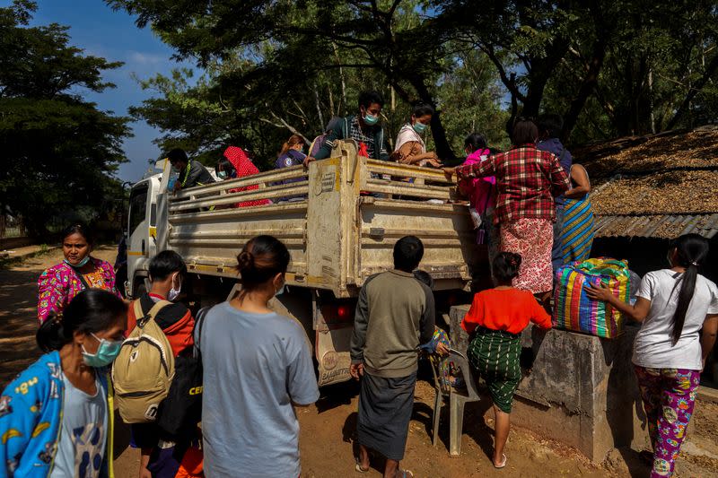 Thailand send hundreds of refugees back to Myanmar despite the continued fighting