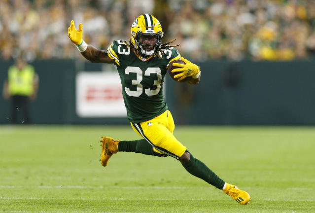 Packers RB Aaron Jones to donate a pair of shoes for each yard he