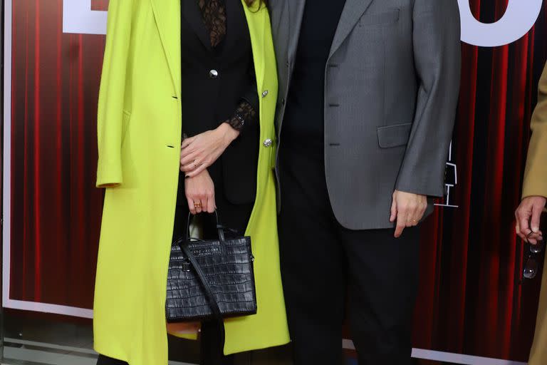 La periodista Belén Ludueña junto a su marido Jorge Macri en el Teatro Alvear