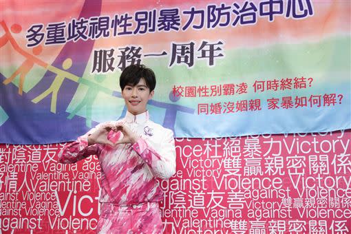歌手林語菲出席勵馨基金會受邀擔任「多重歧視性別暴力防治中心公益大使」。（圖／菲常動人音樂提供）