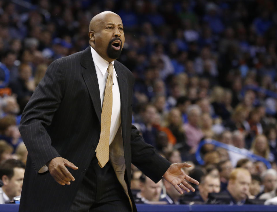 New York Knicks head coch Mike Woodson shouts in the first quarter of an NBA basketball game against the Oklahoma City Thunder in Oklahoma City, Sunday, Feb. 9, 2014. (AP Photo/Sue Ogrocki)