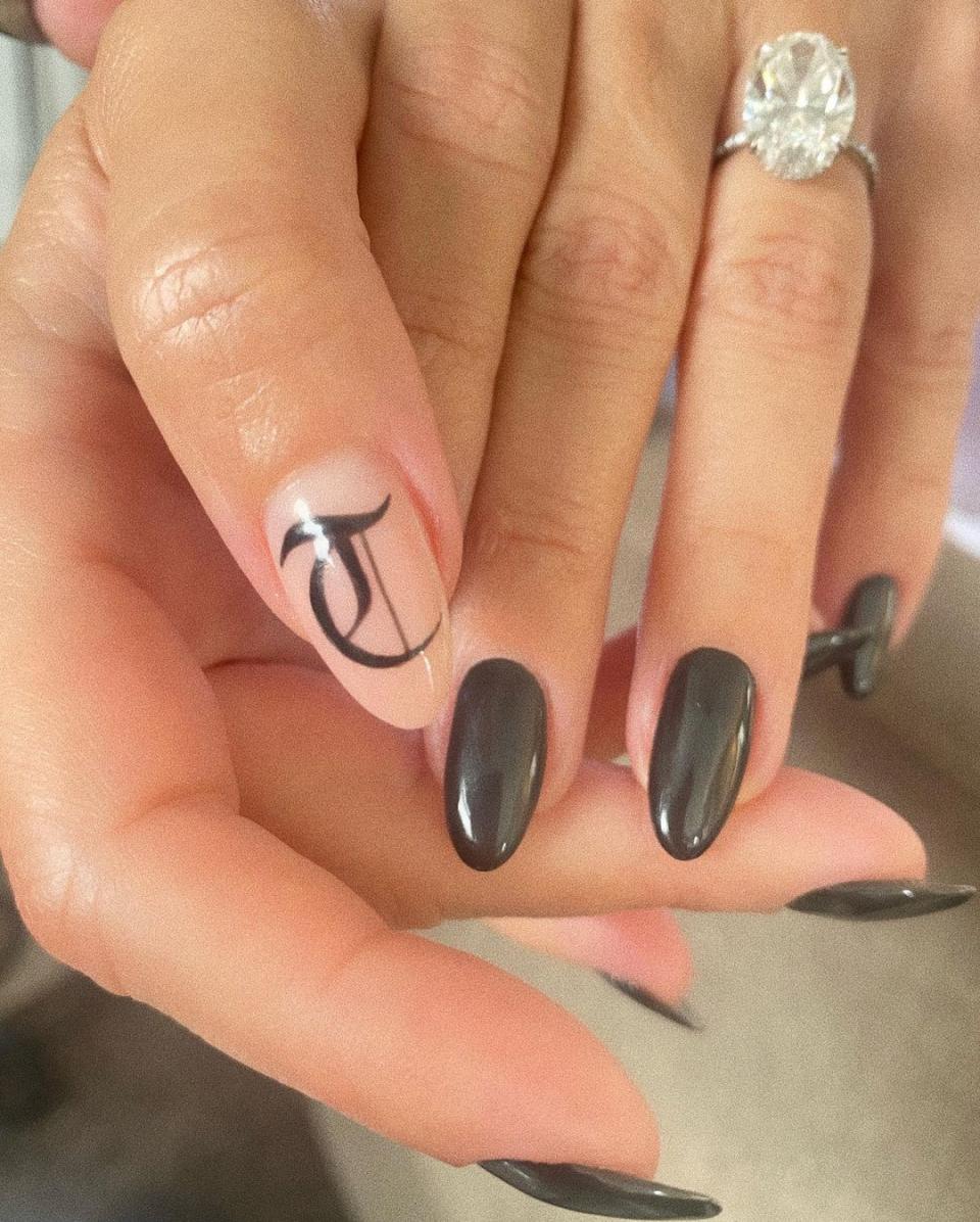 Kourtney Kardashian. Instagram/@kimkimnails\