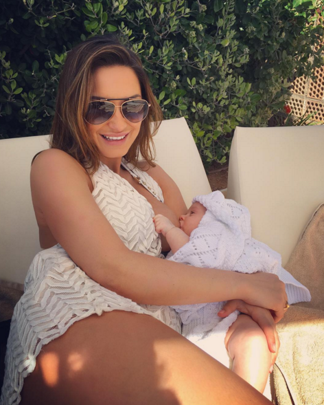 <p>The TOWIE star posted a snapshot of her breastfeeding her baby son Paul in the sunshine. <i>[Photo: Instagram/Sam Faiers]</i> </p>