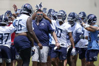 Tennessee Titans head coach Mike Vrabel gathers with players during NFL football rookie minicamp Saturday, May 15, 2021, in Nashville, Tenn. (AP Photo/Mark Humphrey, Pool)