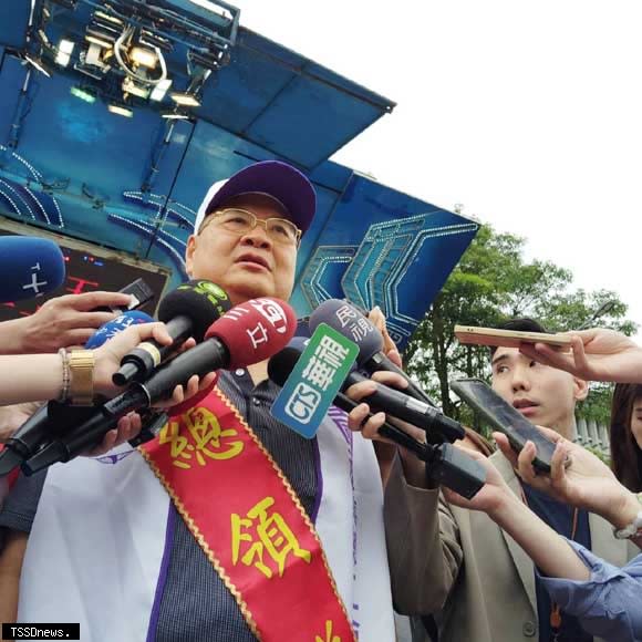 全產總理事長江健興認為，軍公教人員也應在勞動節放假一天。（記者李叔霖攝）