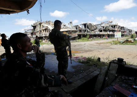 Residents guard a road after residents were allowed to return to their homes for the first time since the battle between government troops and Islamic State militants began in May last year, in the Islamic city of Marawi, southern Philippines April 19, 2018. Picture taken April 19, 2018. REUTERS/Erik De Castro