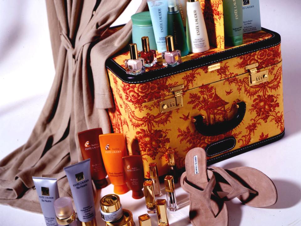 Estee Lauder will present the "mobile" Oscar Spa to the Best Actress and Supporting Actress nominees. The gift includes a custom designed T. Anthony toile suitcase, $1,500 of new Estee Lauder products, a TSE cashmere robe and Manolo Blahnik suede sandals.