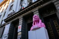 <p><span>Bajo los bustos, hay una placa que dice: “El primer monumento de una mujer en Sofía”. Llevan menos de una semana colocados y, en tan poco tiempo, ya el Bulgarian Helsinki Committee reconoce que han tenido cierto impacto.</span> </p>