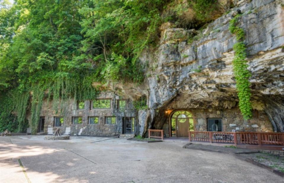 <p>Beckham Creek Cave Lodge</p>