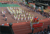 一０二年首場全民國防走入校園活動，廿日在桃園縣治平高中登場，陸軍專科學校鼓號樂旗隊精彩的操演，吸引學生目光。（軍聞社記者周昇煒攝）