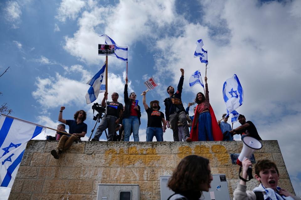 Israelis protest against Prime Minister Benjamin Netanyahu's judicial overhaul plan outside the parliament in Jerusalem, Monday, March 27, 2023.