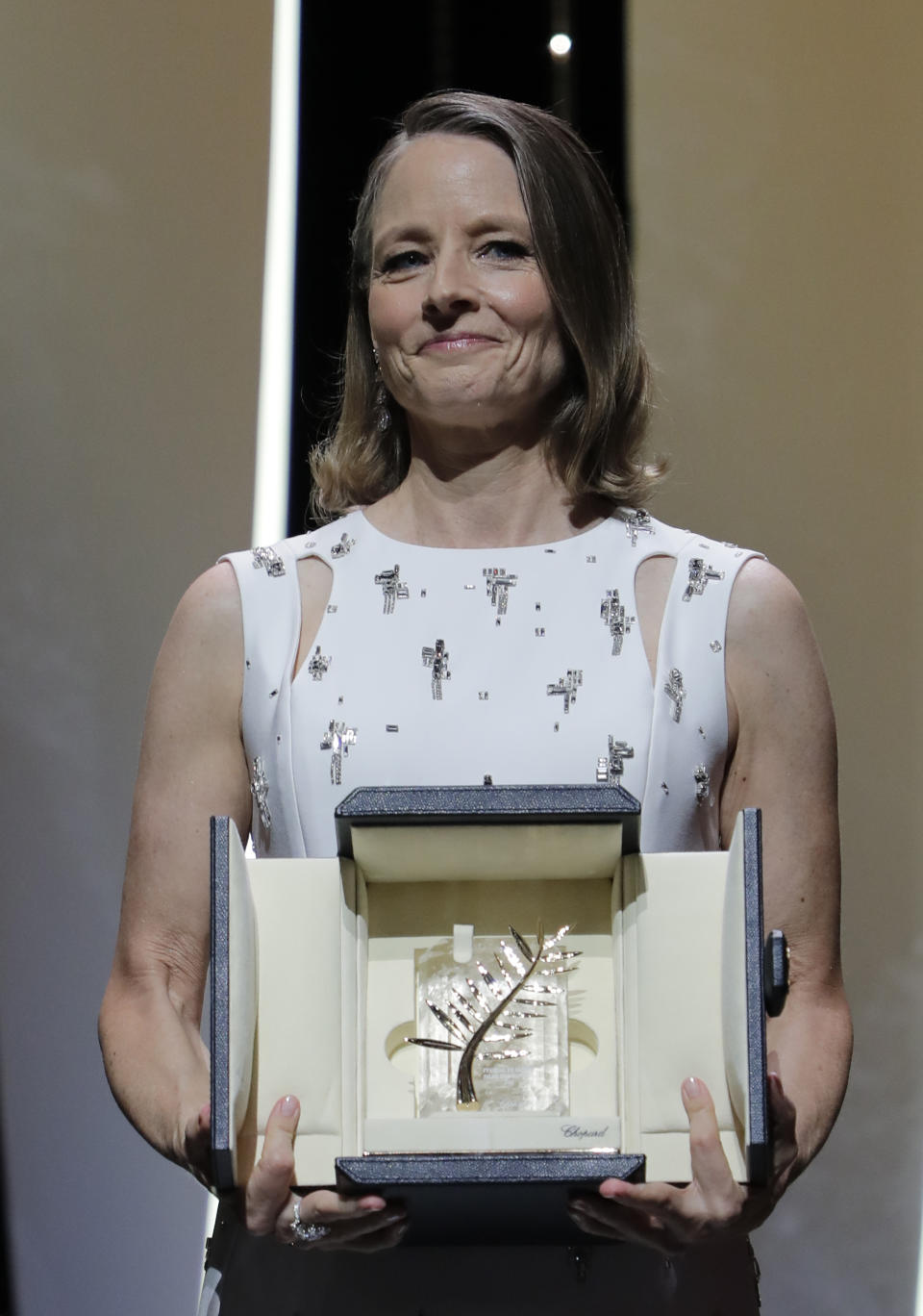 Jodie Foster poses with her honorary Palme d'Or at the opening ceremony of the 74th international film festival, Cannes, southern France, Tuesday, July 6, 2021. (Photo by Vianney Le Caer/Invision/AP)