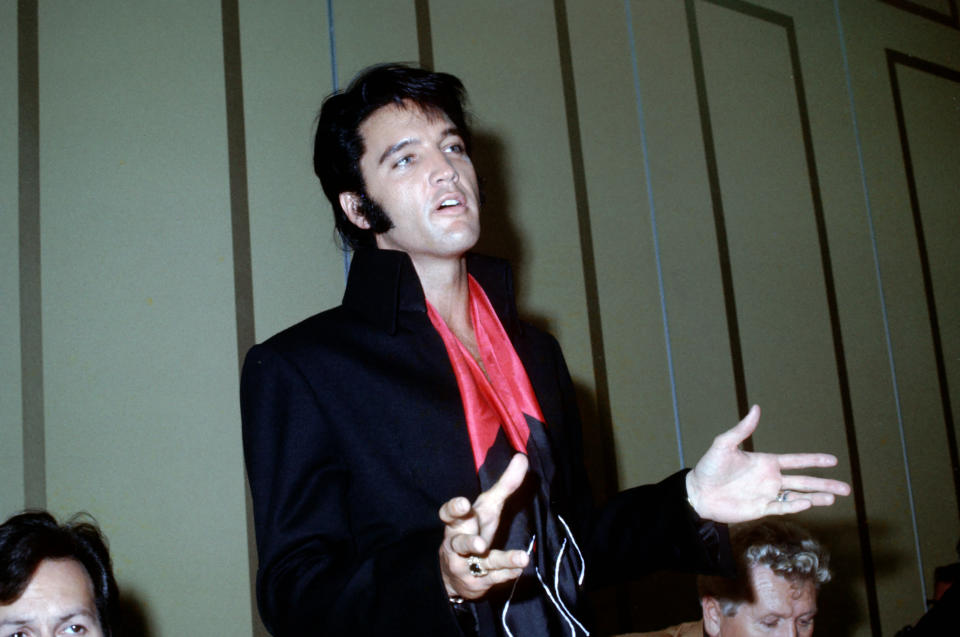 LAS VEGAS, NV - AUGUST 1: Rock and roll musician Elvis Presley during a press conference after his first performance at the International Hotel in Las vegas, Nevada on August 1, 1969. (Photo by Michael Ochs Archives/Getty Images)
