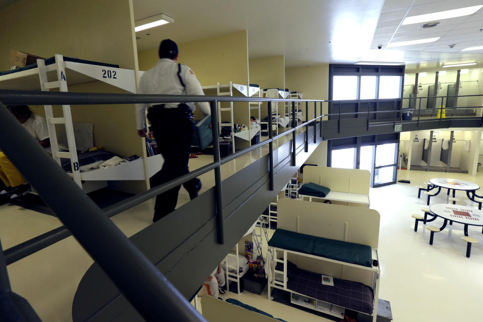 Image: Northwest Detention Center (Ted S. Warren / AP)