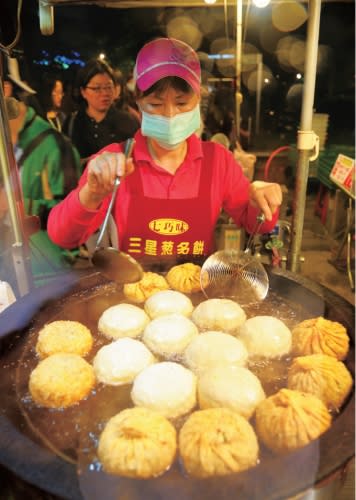 羅東夜市 道地小吃讓人甘願排隊