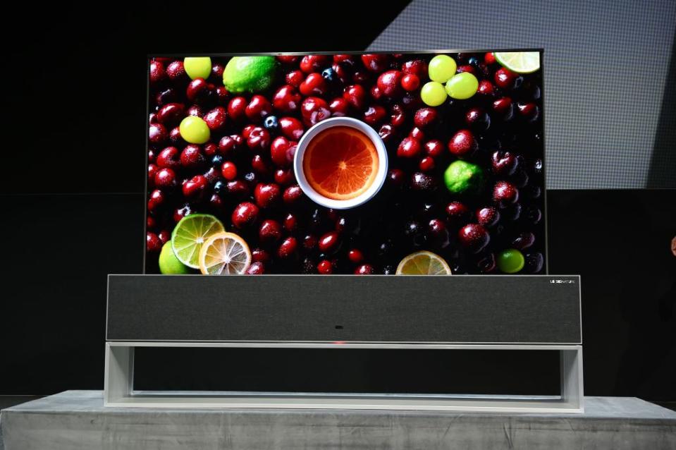 LGs OLED TV verschwindet auf Knopfdruck in einer Speaker-Box. (Bild: Getty Images)