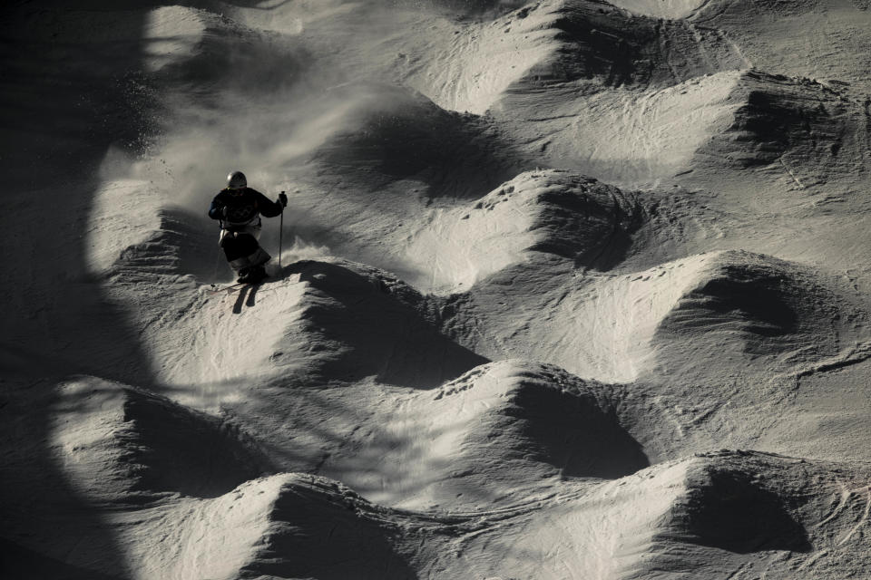 <p>Moguls skier Jae Woo Choi of South Korea crashes during a training session ahead of the PyeongChang 2018 Winter Olympic Games at Bokwang Phoenix Snow Park on February 8, 2018 in Pyeongchang-gun, South Korea. (Photo by David Ramos/Getty Images) </p>