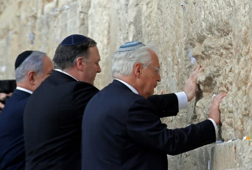 US Secretary of State Mike Pompeo (C) joined Netanyahu (L) in a recent visit to the historic Western Wall in Jerusalem